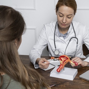 pcos-and-hormonal-imbalance-natural-ways-to-manage-it-scaled